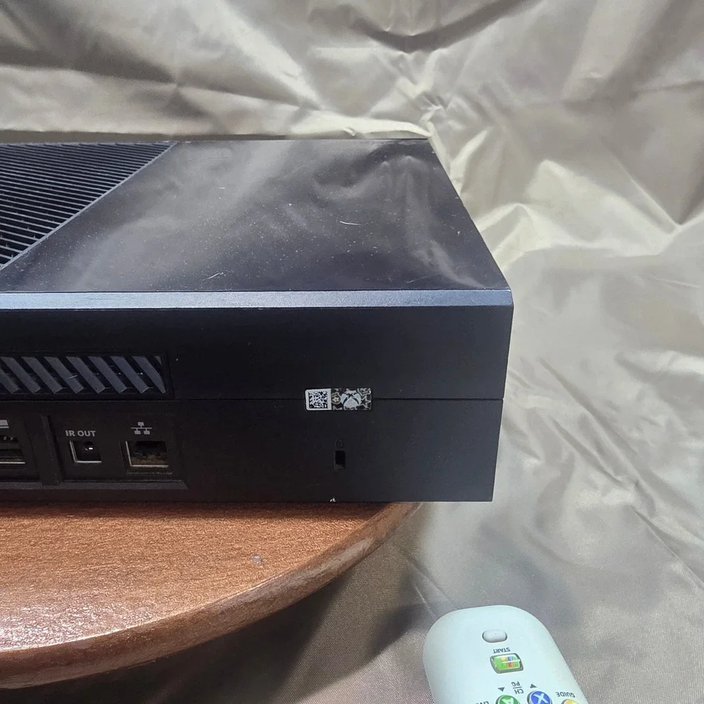 Microsoft Xbox One 500GB Console Black with Kinect Sensor and Media Remote